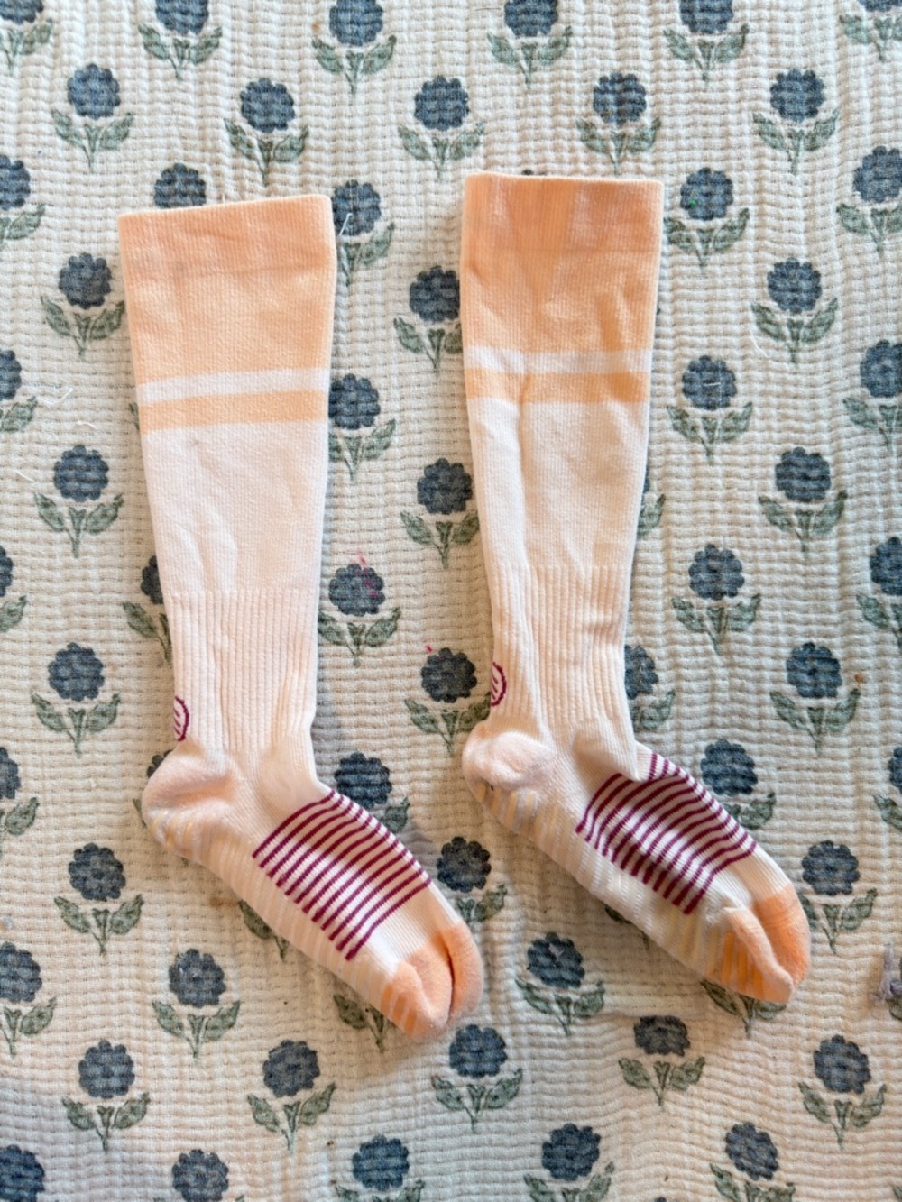 GripJoy Compression Grip Socks - Picture 4 of 5